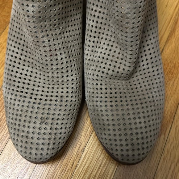 Khaki suede leather booties with cut out - Picture 2 of 7